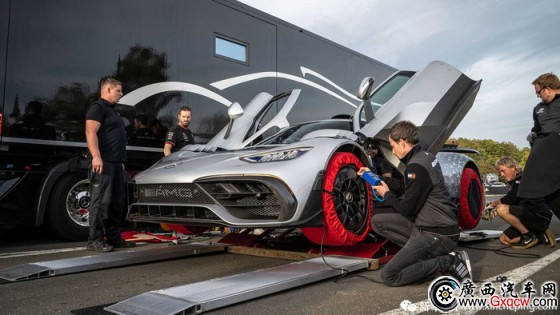 GT2 RSӛ÷ِ˹-AMG ONEɼ~a(chn)܇(ch)